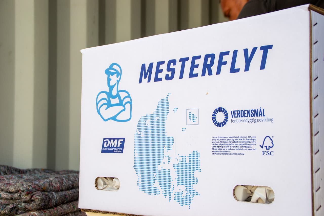 Effektiv flyttekasse anvendt af Mesterflyt flyttefirma for sikker transport og opbevaring ved flytning